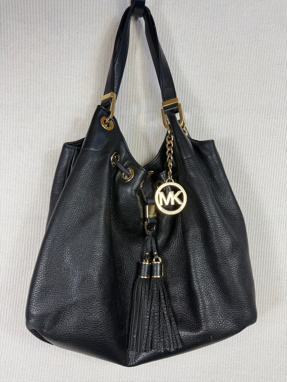 Michael Kors Camden Drawstring Hobo Bag Purse Black Gold Leather - Picture 1 of 11